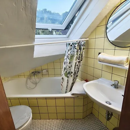 Deisterferien Hygge Unterm Dach, 3 Personen, Balkon, Nur Netflix, Wlan, A2 Naehe